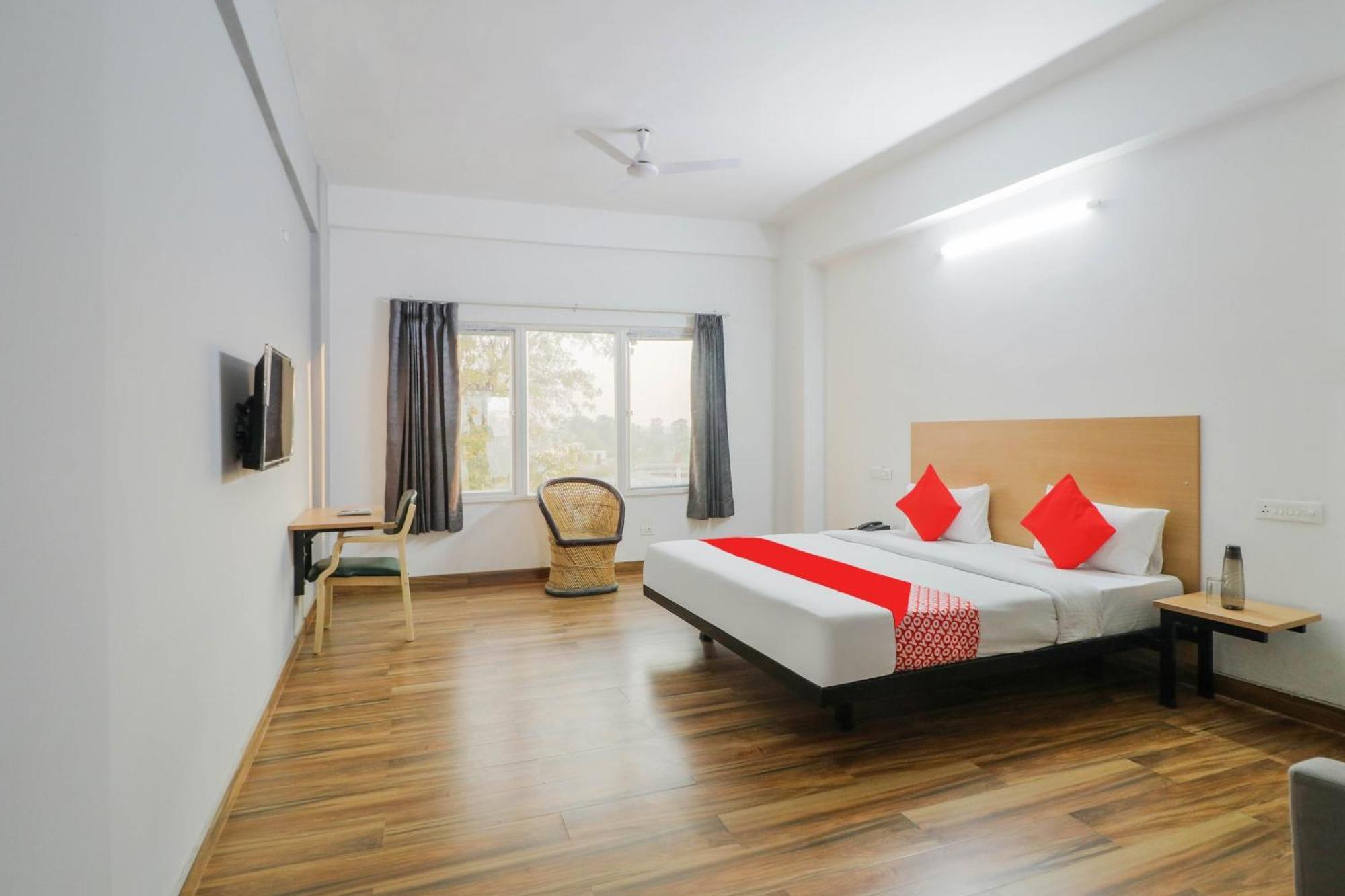 Townhall Bhiwadi Екстериор снимка