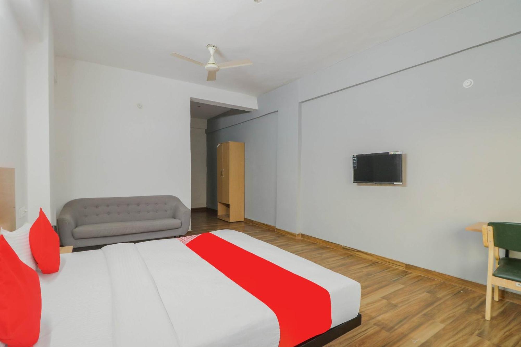 Townhall Bhiwadi Екстериор снимка
