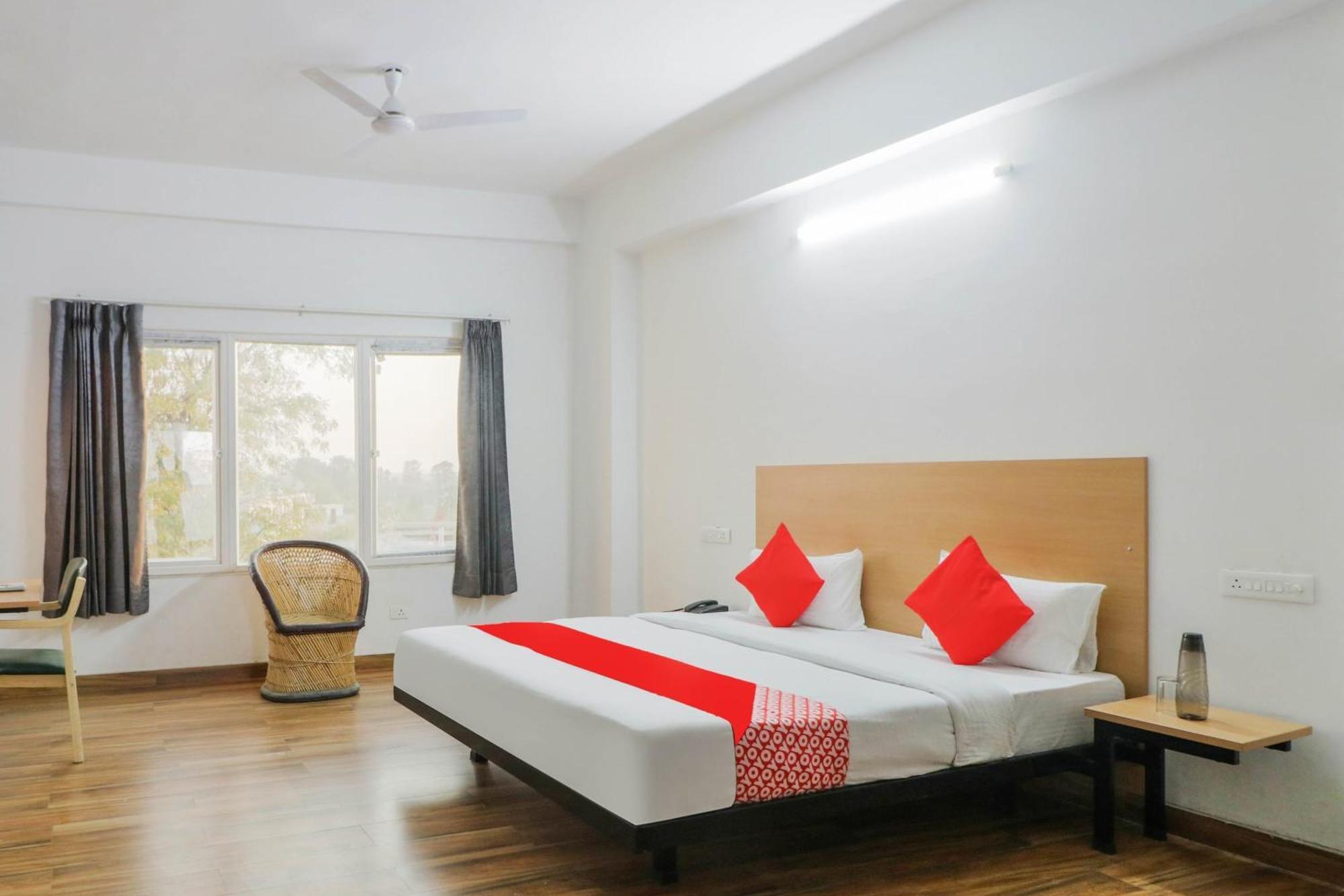 Townhall Bhiwadi Екстериор снимка