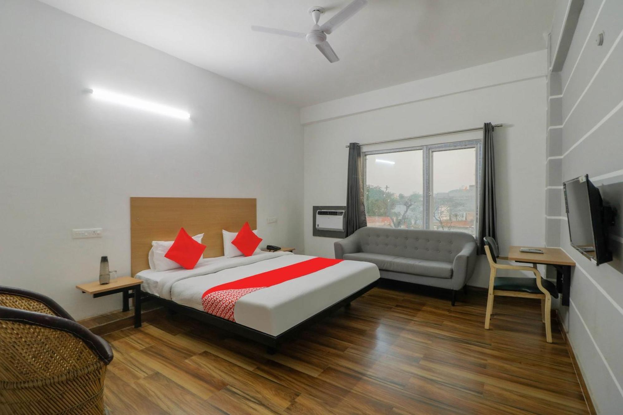 Townhall Bhiwadi Екстериор снимка